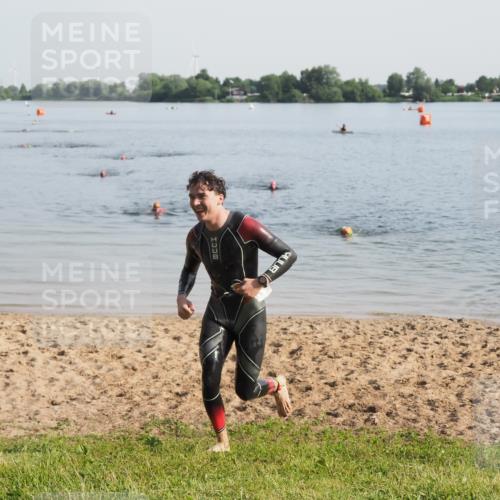 21.06.2025 - 27. Vierlanden-Triathlon MichiJ http://msf.ph/oto/7977992 15.06.2026 08:47:35 Schwimmen 48 meine-sportfotos.de