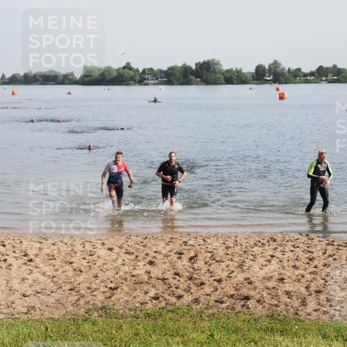 21.06.2025 - 27. Vierlanden-Triathlon MichiJ http://msf.ph/oto/7978026 15.06.2026 08:47:50 Schwimmen 34, 193 meine-sportfotos.de