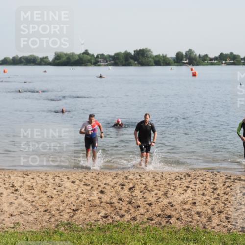 21.06.2025 - 27. Vierlanden-Triathlon MichiJ http://msf.ph/oto/7978042 15.06.2026 08:47:52 Schwimmen 34, 193 meine-sportfotos.de