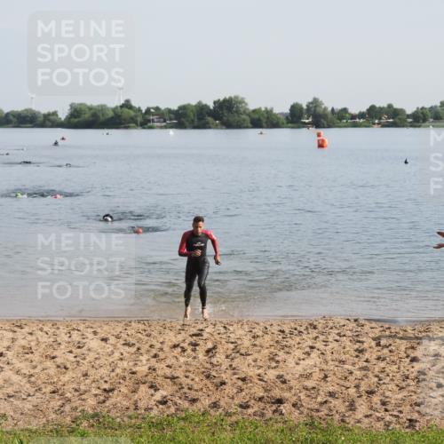 21.06.2025 - 27. Vierlanden-Triathlon MichiJ http://msf.ph/oto/7978156 15.06.2026 08:48:17 Schwimmen 70 meine-sportfotos.de