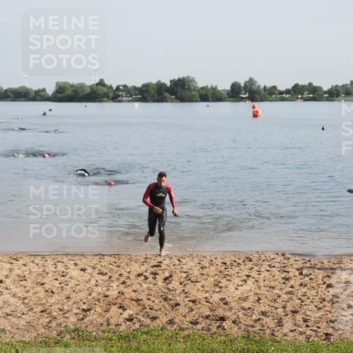 21.06.2025 - 27. Vierlanden-Triathlon MichiJ http://msf.ph/oto/7978158 15.06.2026 08:48:17 Schwimmen 70 meine-sportfotos.de