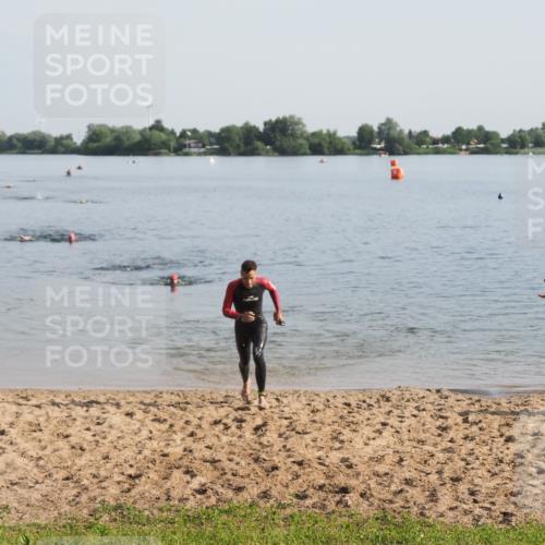 21.06.2025 - 27. Vierlanden-Triathlon MichiJ http://msf.ph/oto/7978170 15.06.2026 08:48:18 Schwimmen 70 meine-sportfotos.de