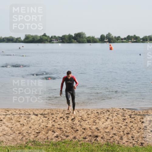 21.06.2025 - 27. Vierlanden-Triathlon MichiJ http://msf.ph/oto/7978176 15.06.2026 08:48:18 Schwimmen 70 meine-sportfotos.de