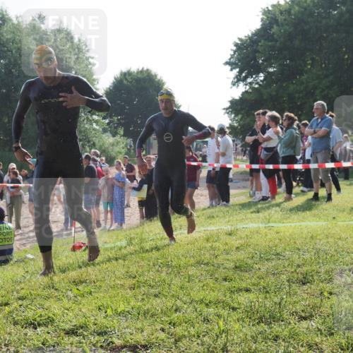 15.06.2025 - 27. Vierlanden-Triathlon KatJ http://msf.ph/oto/7978177 15.06.2025 08:39:14 Schwimmen 77, 120, 132, 165 meine-sportfotos.de