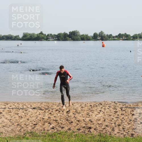 21.06.2025 - 27. Vierlanden-Triathlon MichiJ http://msf.ph/oto/7978178 15.06.2026 08:48:18 Schwimmen 70 meine-sportfotos.de