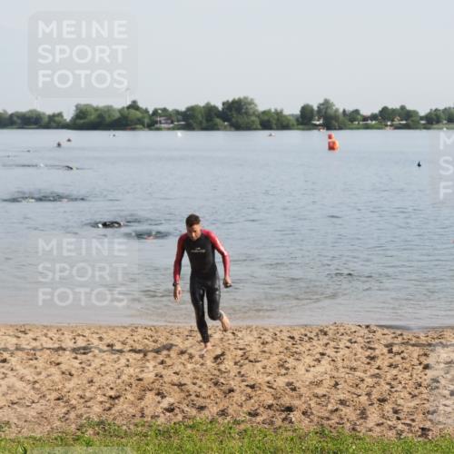 21.06.2025 - 27. Vierlanden-Triathlon MichiJ http://msf.ph/oto/7978181 15.06.2026 08:48:19 Schwimmen 70 meine-sportfotos.de