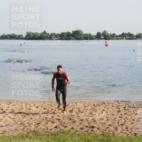 21.06.2025 - 27. Vierlanden-Triathlon MichiJ http://msf.ph/oto/7978187 15.06.2026 08:48:19 Schwimmen 70 meine-sportfotos.de