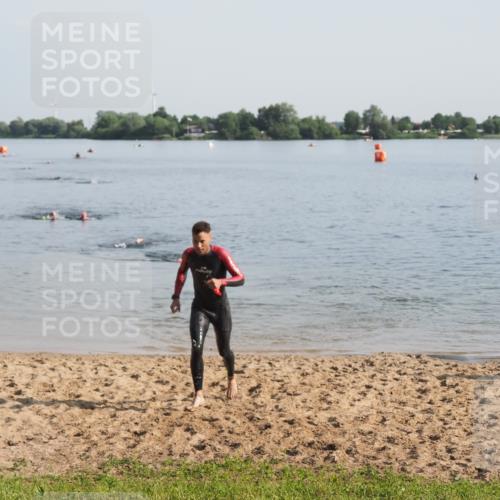 21.06.2025 - 27. Vierlanden-Triathlon MichiJ http://msf.ph/oto/7978190 15.06.2026 08:48:19 Schwimmen 70 meine-sportfotos.de
