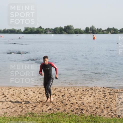 21.06.2025 - 27. Vierlanden-Triathlon MichiJ http://msf.ph/oto/7978195 15.06.2026 08:48:19 Schwimmen 70 meine-sportfotos.de