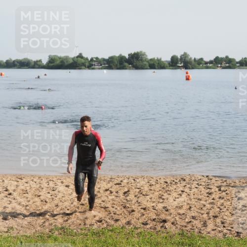 21.06.2025 - 27. Vierlanden-Triathlon MichiJ http://msf.ph/oto/7978202 15.06.2026 08:48:20 Schwimmen 70 meine-sportfotos.de