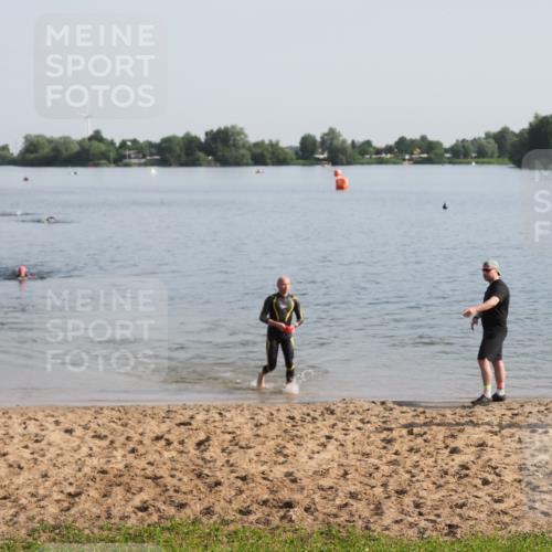 21.06.2025 - 27. Vierlanden-Triathlon MichiJ http://msf.ph/oto/7978209 15.06.2026 08:48:31 Schwimmen 123 meine-sportfotos.de