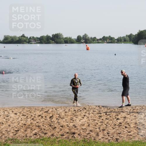 21.06.2025 - 27. Vierlanden-Triathlon MichiJ http://msf.ph/oto/7978218 15.06.2026 08:48:32 Schwimmen 123 meine-sportfotos.de