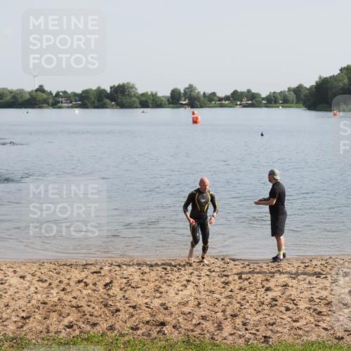 21.06.2025 - 27. Vierlanden-Triathlon MichiJ http://msf.ph/oto/7978238 15.06.2026 08:48:33 Schwimmen 123 meine-sportfotos.de
