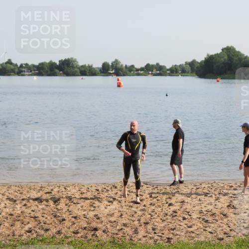 21.06.2025 - 27. Vierlanden-Triathlon MichiJ http://msf.ph/oto/7978255 15.06.2026 08:48:35 Schwimmen 123 meine-sportfotos.de