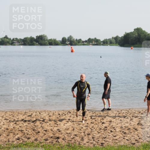 21.06.2025 - 27. Vierlanden-Triathlon MichiJ http://msf.ph/oto/7978258 15.06.2026 08:48:35 Schwimmen 123 meine-sportfotos.de