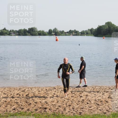 21.06.2025 - 27. Vierlanden-Triathlon MichiJ http://msf.ph/oto/7978260 15.06.2026 08:48:35 Schwimmen 123 meine-sportfotos.de