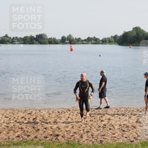21.06.2025 - 27. Vierlanden-Triathlon MichiJ http://msf.ph/oto/7978264 15.06.2026 08:48:35 Schwimmen 123 meine-sportfotos.de