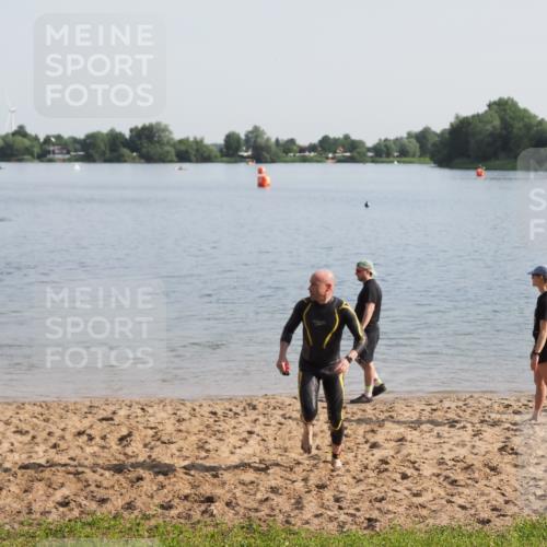 21.06.2025 - 27. Vierlanden-Triathlon MichiJ http://msf.ph/oto/7978273 15.06.2026 08:48:36 Schwimmen 123 meine-sportfotos.de