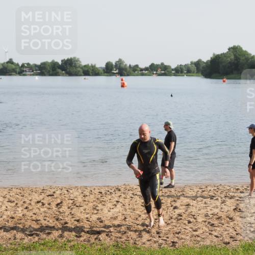 21.06.2025 - 27. Vierlanden-Triathlon MichiJ http://msf.ph/oto/7978278 15.06.2026 08:48:36 Schwimmen 123 meine-sportfotos.de