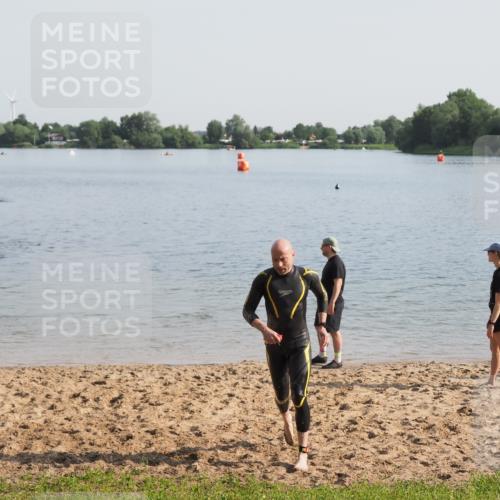 21.06.2025 - 27. Vierlanden-Triathlon MichiJ http://msf.ph/oto/7978282 15.06.2026 08:48:36 Schwimmen 123 meine-sportfotos.de