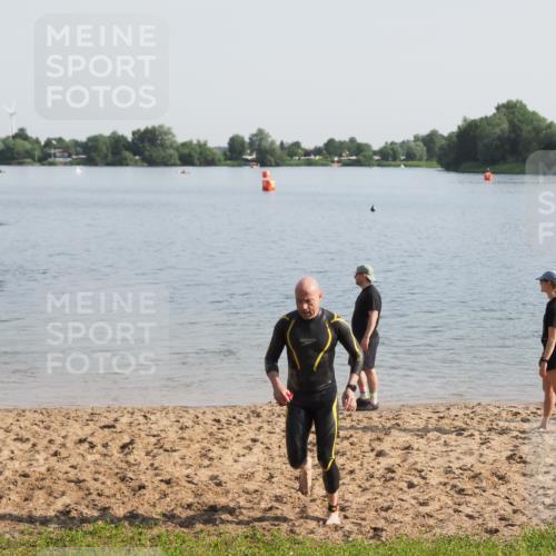 21.06.2025 - 27. Vierlanden-Triathlon MichiJ http://msf.ph/oto/7978285 15.06.2026 08:48:36 Schwimmen 123 meine-sportfotos.de