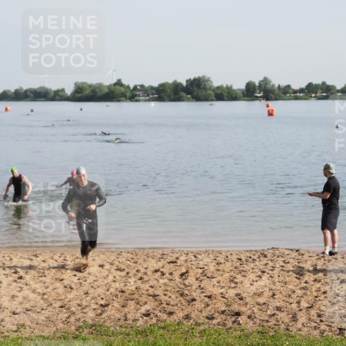 21.06.2025 - 27. Vierlanden-Triathlon MichiJ http://msf.ph/oto/7978303 15.06.2026 08:48:45 Schwimmen 19 meine-sportfotos.de