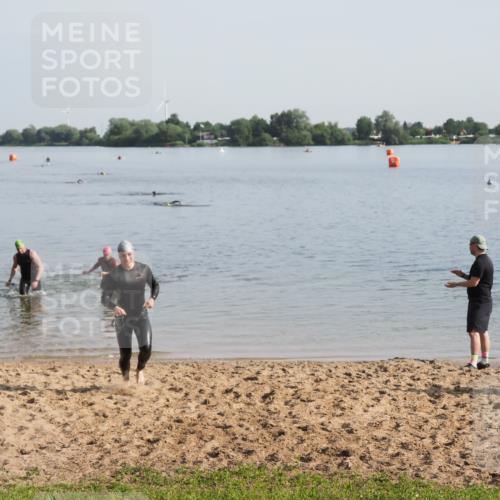 21.06.2025 - 27. Vierlanden-Triathlon MichiJ http://msf.ph/oto/7978306 15.06.2026 08:48:45 Schwimmen 19 meine-sportfotos.de