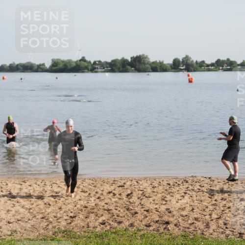 21.06.2025 - 27. Vierlanden-Triathlon MichiJ http://msf.ph/oto/7978316 15.06.2026 08:48:45 Schwimmen 19 meine-sportfotos.de