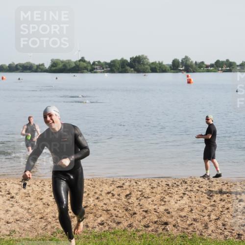 21.06.2025 - 27. Vierlanden-Triathlon MichiJ http://msf.ph/oto/7978354 15.06.2026 08:48:48 Schwimmen 19, 115, 144 meine-sportfotos.de