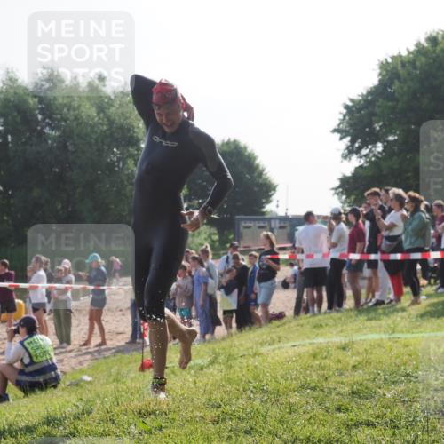 15.06.2025 - 27. Vierlanden-Triathlon KatJ http://msf.ph/oto/7978358 15.06.2025 08:39:48 Schwimmen 59 meine-sportfotos.de