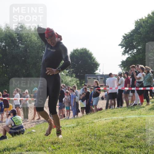 15.06.2025 - 27. Vierlanden-Triathlon KatJ http://msf.ph/oto/7978362 15.06.2025 08:39:48 Schwimmen 59 meine-sportfotos.de