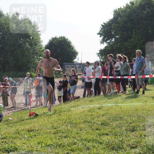 15.06.2025 - 27. Vierlanden-Triathlon KatJ http://msf.ph/oto/7978368 15.06.2025 08:39:58 Schwimmen 3 meine-sportfotos.de