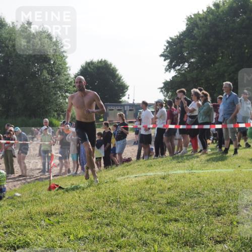 15.06.2025 - 27. Vierlanden-Triathlon KatJ http://msf.ph/oto/7978370 15.06.2025 08:39:58 Schwimmen 3 meine-sportfotos.de
