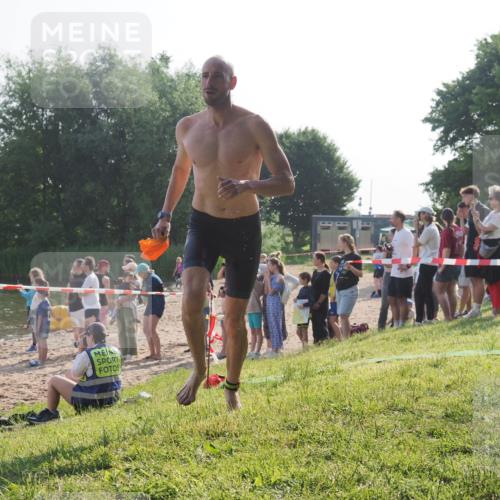 15.06.2025 - 27. Vierlanden-Triathlon KatJ http://msf.ph/oto/7978398 15.06.2025 08:39:59 Schwimmen 3 meine-sportfotos.de