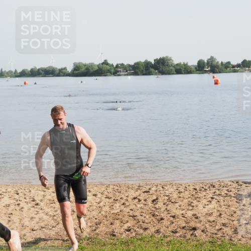 21.06.2025 - 27. Vierlanden-Triathlon MichiJ http://msf.ph/oto/7978413 15.06.2026 08:48:56 Schwimmen 115, 144 meine-sportfotos.de