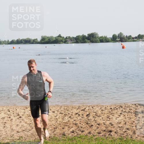 21.06.2025 - 27. Vierlanden-Triathlon MichiJ http://msf.ph/oto/7978417 15.06.2026 08:48:56 Schwimmen 115, 144 meine-sportfotos.de