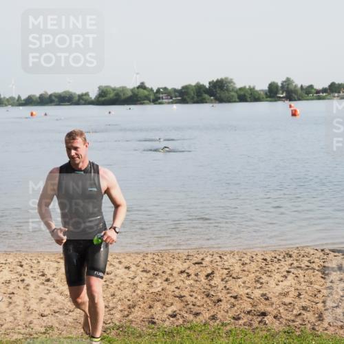 21.06.2025 - 27. Vierlanden-Triathlon MichiJ http://msf.ph/oto/7978424 15.06.2026 08:48:56 Schwimmen 115, 144 meine-sportfotos.de
