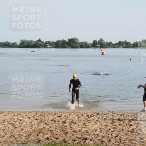 21.06.2025 - 27. Vierlanden-Triathlon MichiJ http://msf.ph/oto/7978434 15.06.2026 08:49:39 Schwimmen 172 meine-sportfotos.de