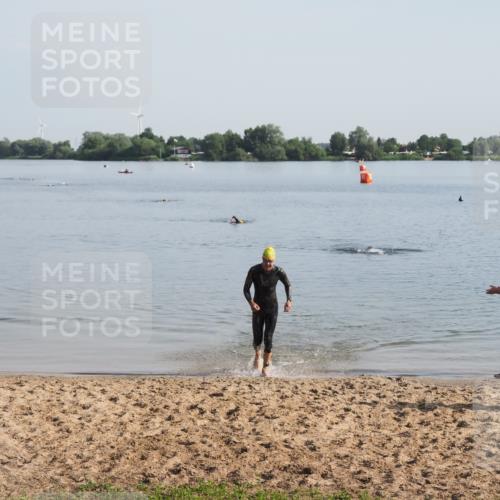 21.06.2025 - 27. Vierlanden-Triathlon MichiJ http://msf.ph/oto/7978446 15.06.2026 08:49:39 Schwimmen 172 meine-sportfotos.de