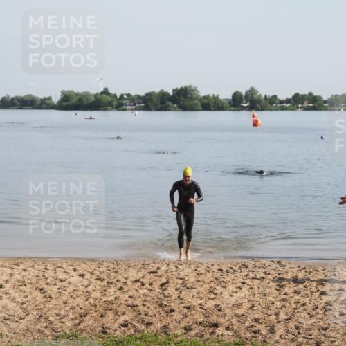21.06.2025 - 27. Vierlanden-Triathlon MichiJ http://msf.ph/oto/7978452 15.06.2026 08:49:39 Schwimmen 172 meine-sportfotos.de