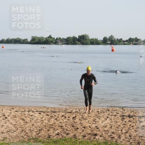 21.06.2025 - 27. Vierlanden-Triathlon MichiJ http://msf.ph/oto/7978474 15.06.2026 08:49:41 Schwimmen 172 meine-sportfotos.de