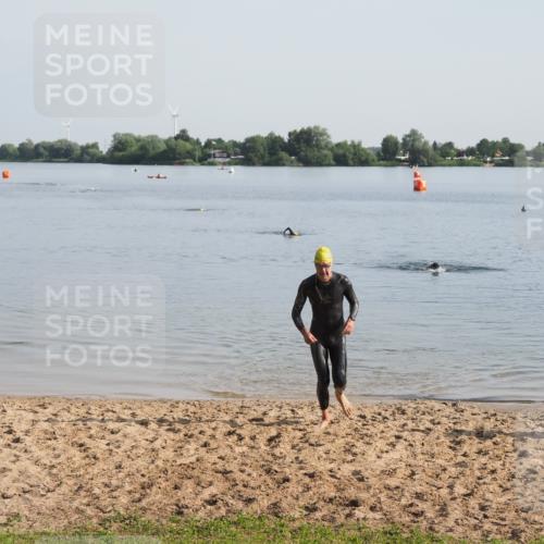 21.06.2025 - 27. Vierlanden-Triathlon MichiJ http://msf.ph/oto/7978480 15.06.2026 08:49:41 Schwimmen 172 meine-sportfotos.de
