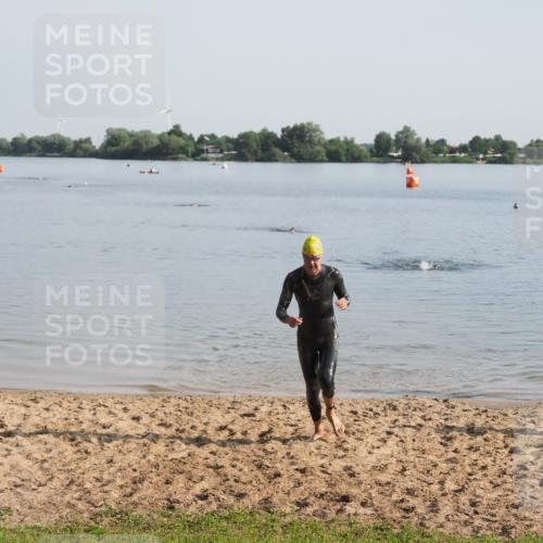 21.06.2025 - 27. Vierlanden-Triathlon MichiJ http://msf.ph/oto/7978502 15.06.2026 08:49:42 Schwimmen 172 meine-sportfotos.de