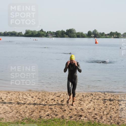21.06.2025 - 27. Vierlanden-Triathlon MichiJ http://msf.ph/oto/7978511 15.06.2026 08:49:42 Schwimmen 172 meine-sportfotos.de