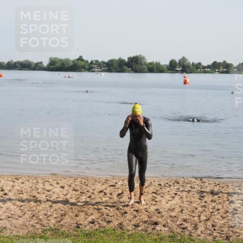 21.06.2025 - 27. Vierlanden-Triathlon MichiJ http://msf.ph/oto/7978514 15.06.2026 08:49:43 Schwimmen 172 meine-sportfotos.de