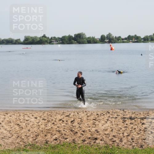 21.06.2025 - 27. Vierlanden-Triathlon MichiJ http://msf.ph/oto/7978535 15.06.2026 08:50:06 Schwimmen 68 meine-sportfotos.de