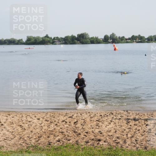 21.06.2025 - 27. Vierlanden-Triathlon MichiJ http://msf.ph/oto/7978539 15.06.2026 08:50:07 Schwimmen 68 meine-sportfotos.de