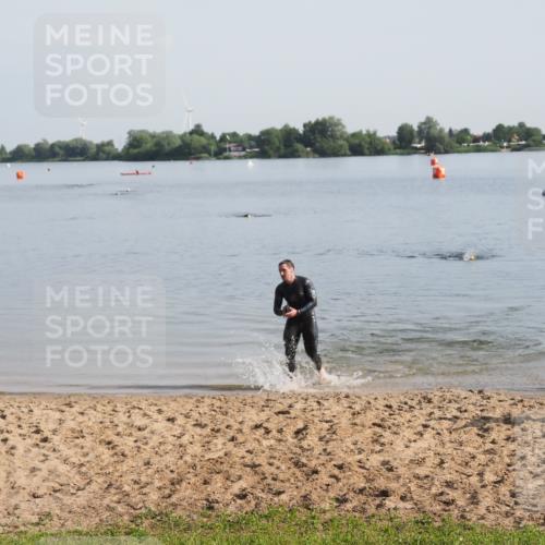 21.06.2025 - 27. Vierlanden-Triathlon MichiJ http://msf.ph/oto/7978543 15.06.2026 08:50:07 Schwimmen 68 meine-sportfotos.de
