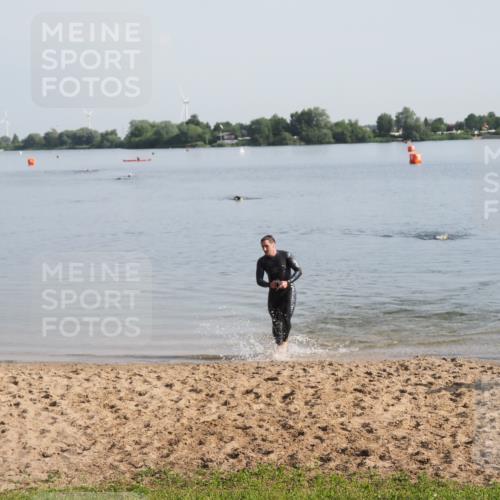 21.06.2025 - 27. Vierlanden-Triathlon MichiJ http://msf.ph/oto/7978547 15.06.2026 08:50:07 Schwimmen 68 meine-sportfotos.de