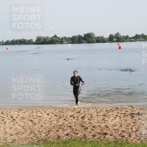 21.06.2025 - 27. Vierlanden-Triathlon MichiJ http://msf.ph/oto/7978554 15.06.2026 08:50:07 Schwimmen 68 meine-sportfotos.de